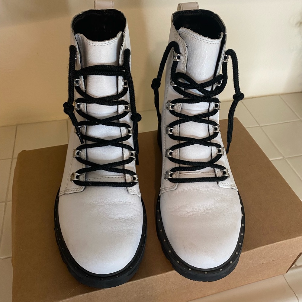 VGUC Sorel Lennox Lace STKD Waterproof Boot size 8.5